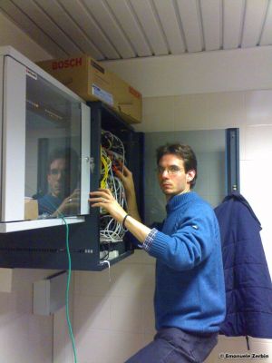 Clicca per immagine full size
 ============== 
Lavoro
30/10/2007: installazioni di apparati di sicurezza.
