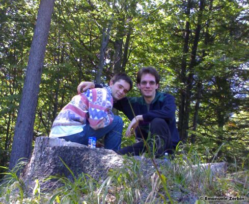 Clicca per immagine full size
 ============== 
Valbruna 2007
Matteo ed io in un autoscatto dalla posa plastica.
