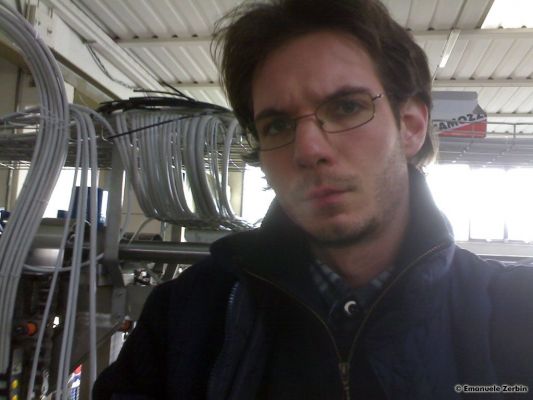 Clicca per immagine full size
 ============== 
18/12/2007: non si capisce se la mia espressione � incazzata, perplessa o entrambe le cose... Meglio non commentare questi colleghi che invece di lavorare ti rompono le palle con il cellulare e il loro 